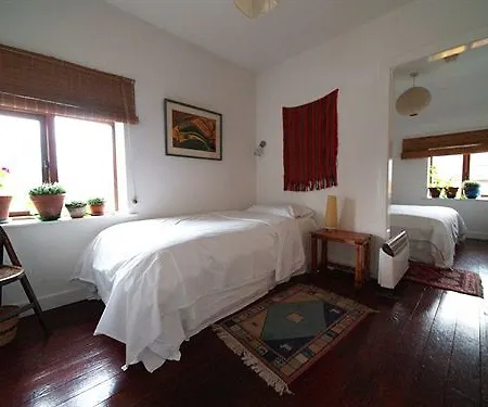 מלון The Bastion 3*